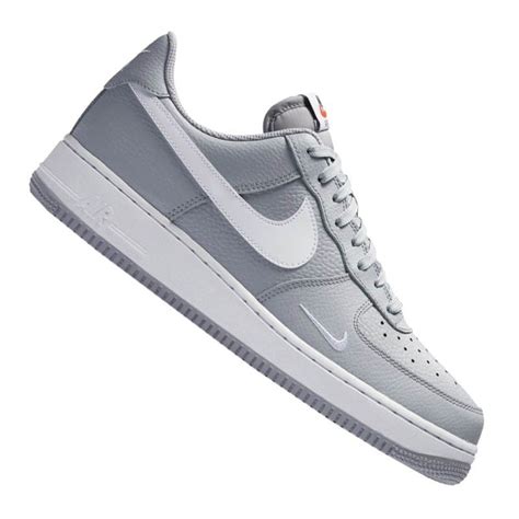 nike air force damen grau weiß|Nike Air Force 1 sneaker.